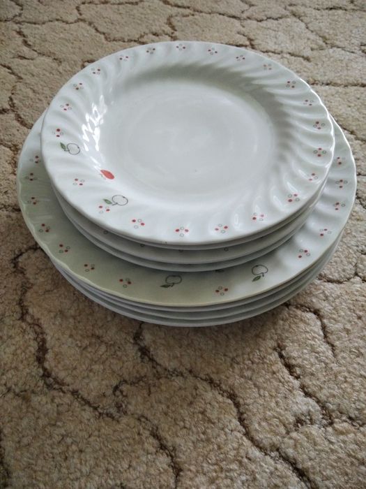 Vand 11 farfurii portelan de Alba Iulia,made in România