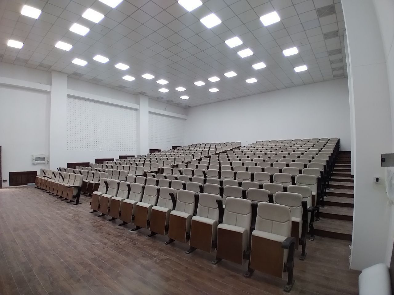 Стул кресло для активного зала