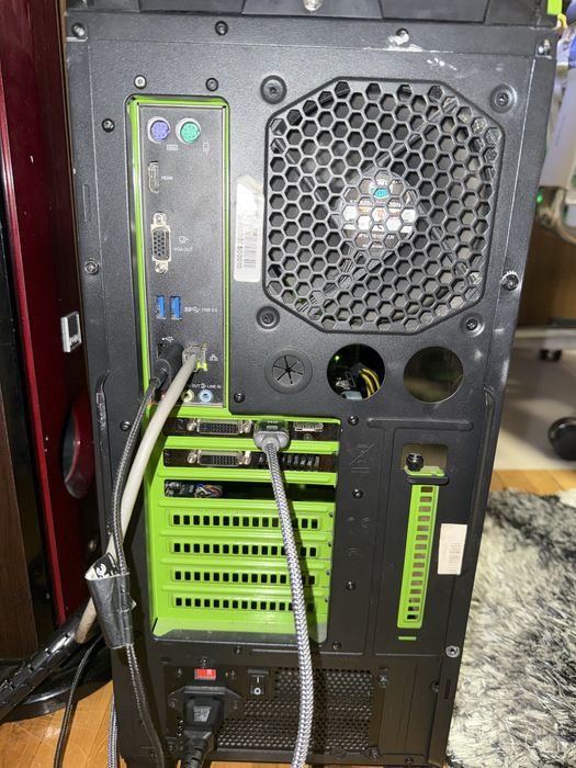 Pc intel i7 4790, 16gb ram, Nvidia GTX 760 2gb, ssd 512gb