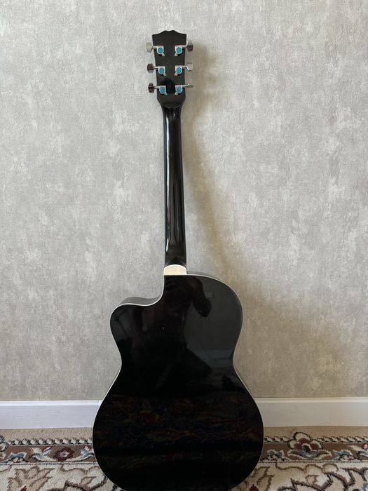 Гитара почти новый с чехлом