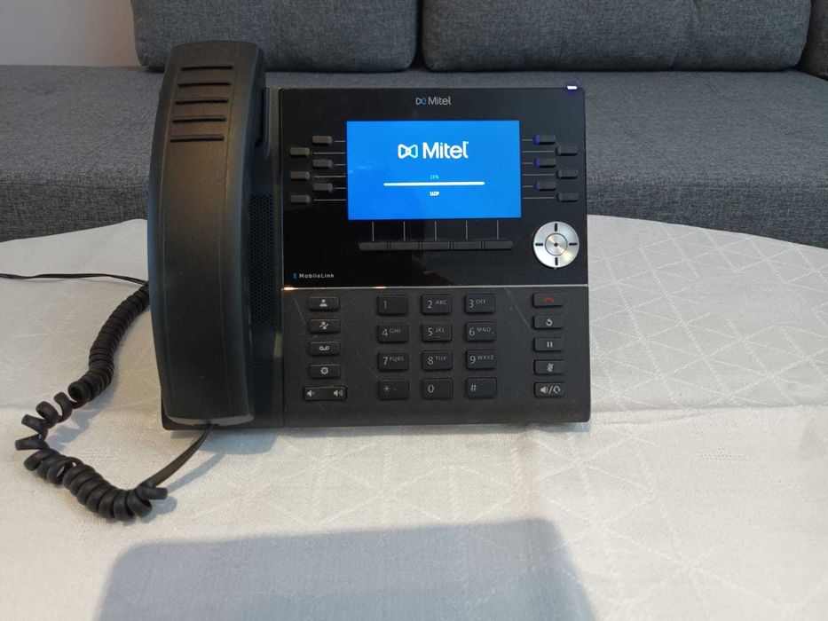 Telefon fix Mitel MiVoice 6920 IP.
