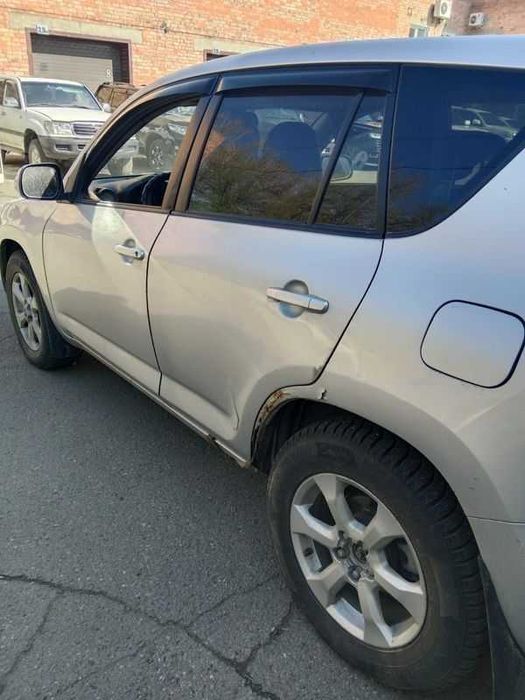 Автомобиль Toyota RAV-4