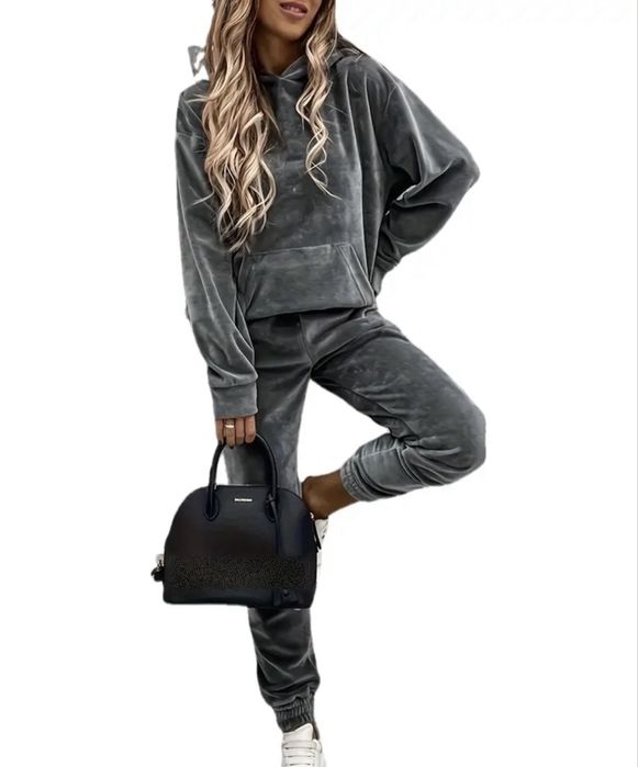 Спортен екип три модела по  45лв от 120лв