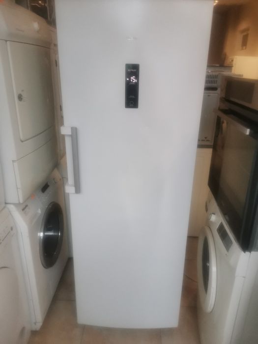 Вертикален фризер COENIC 226 l NoFrost инверторен компресор l