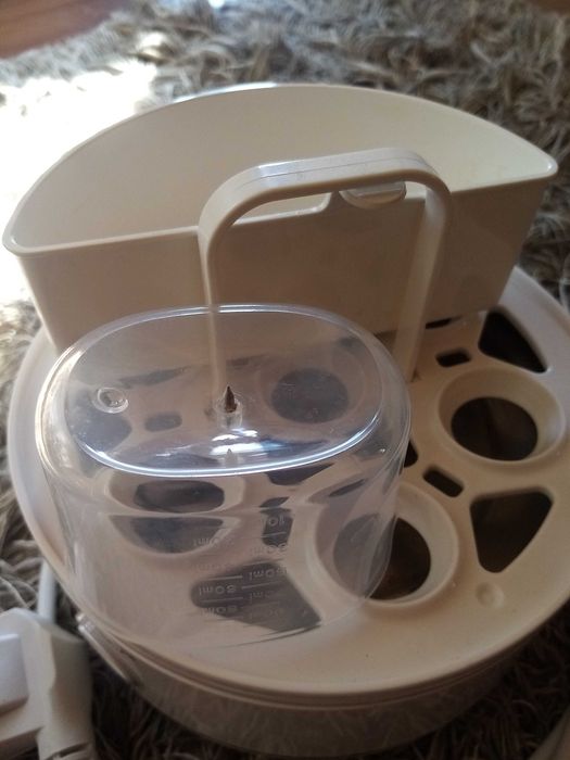 Продавам яйцеварка