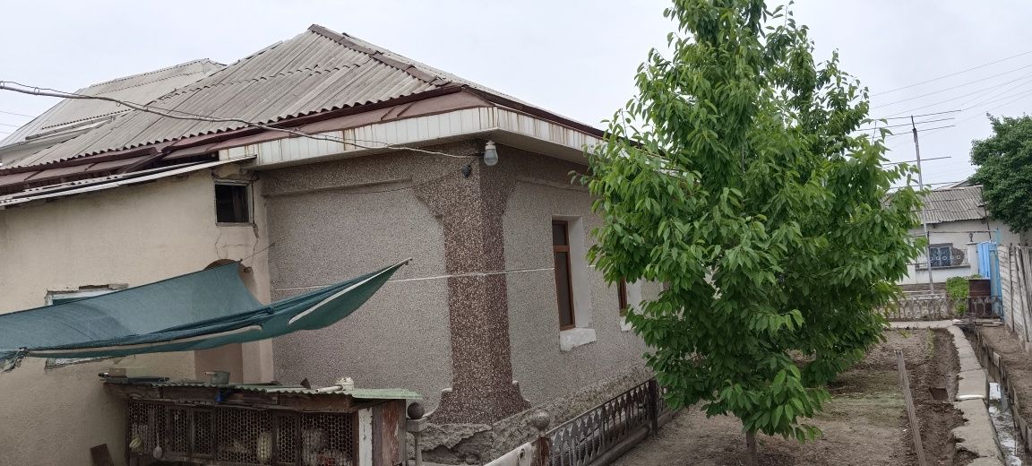 Uy sotiladi. Niyazbek 92ª