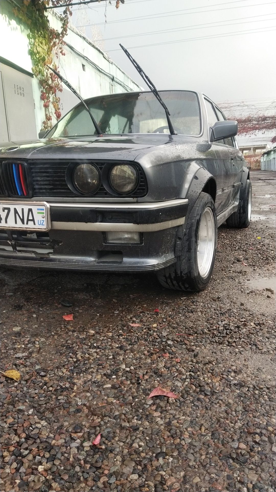 Продам Е30 седан 323i