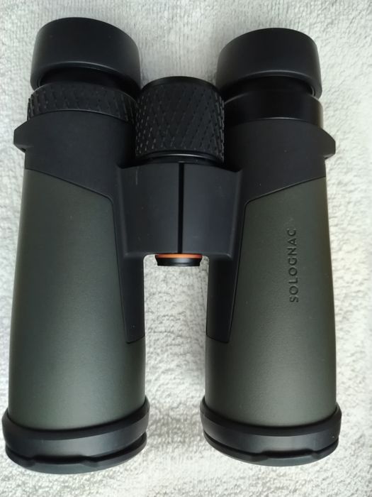 Vînd binoclu Solognac etanș 900 10-42 kaki nou.
