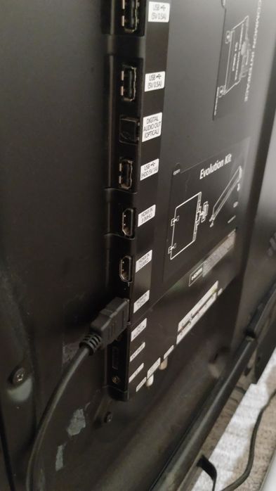 Продавам телевизор Samsung UE 46ES8090 за части, работещ