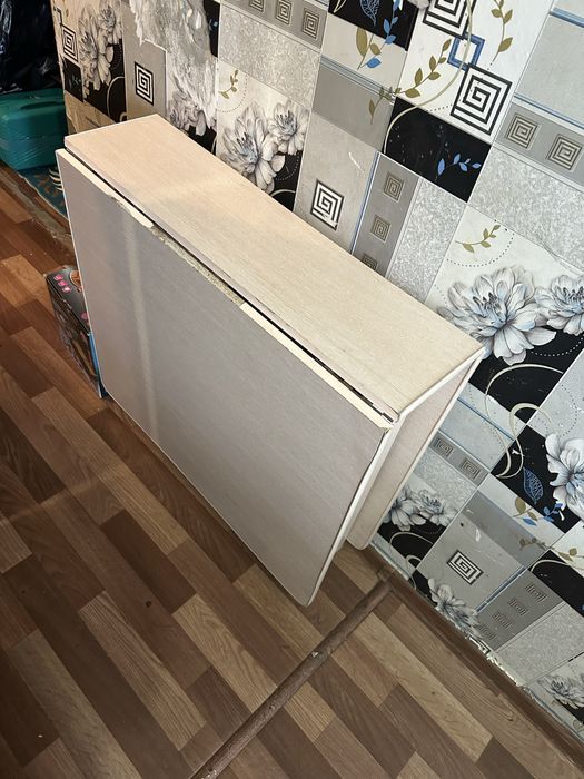 Продам стол компакный