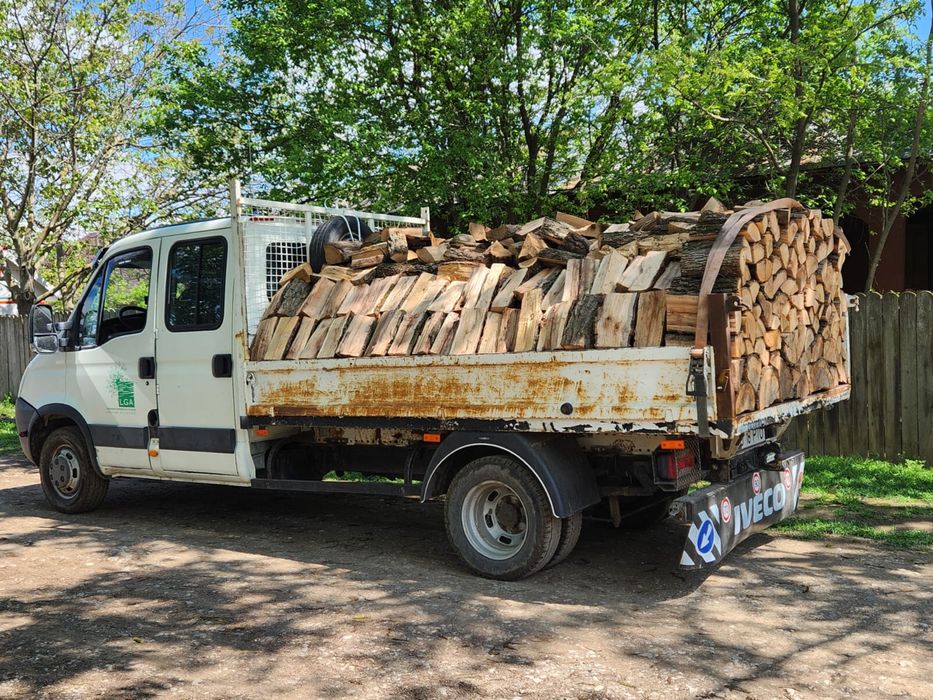 Vând lemne de foc