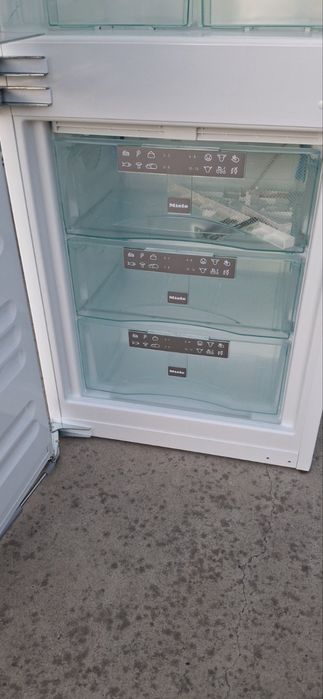 Хладилник за вграждане Миеле 178 см