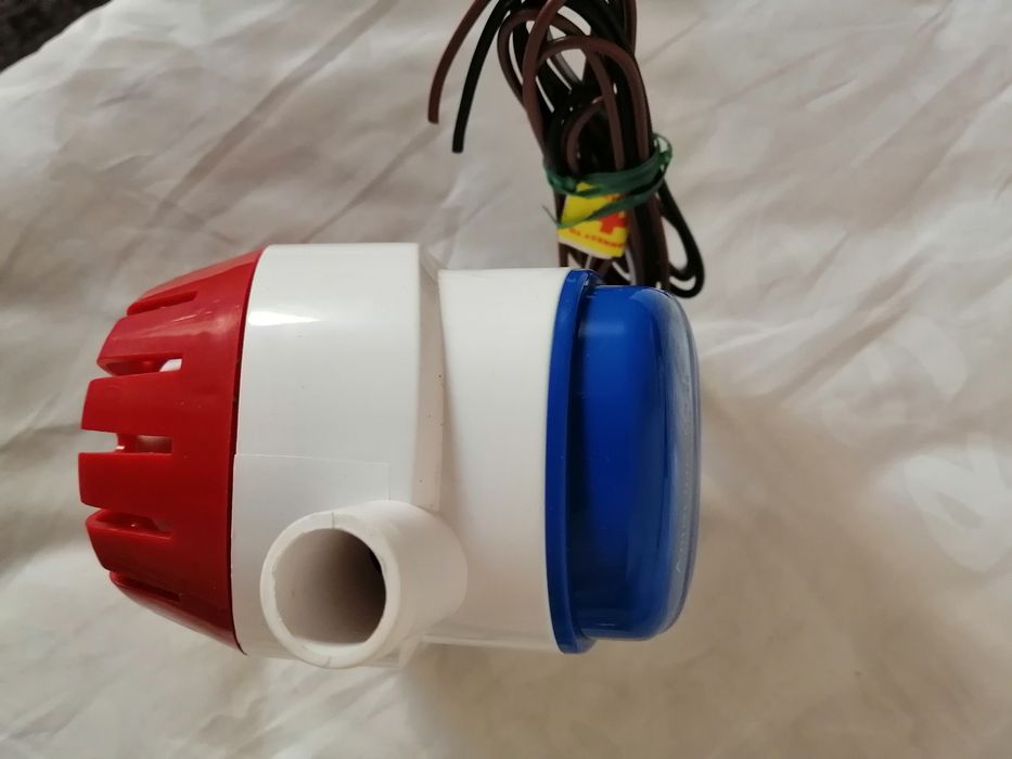 Помпа за лодка автоматична 12V