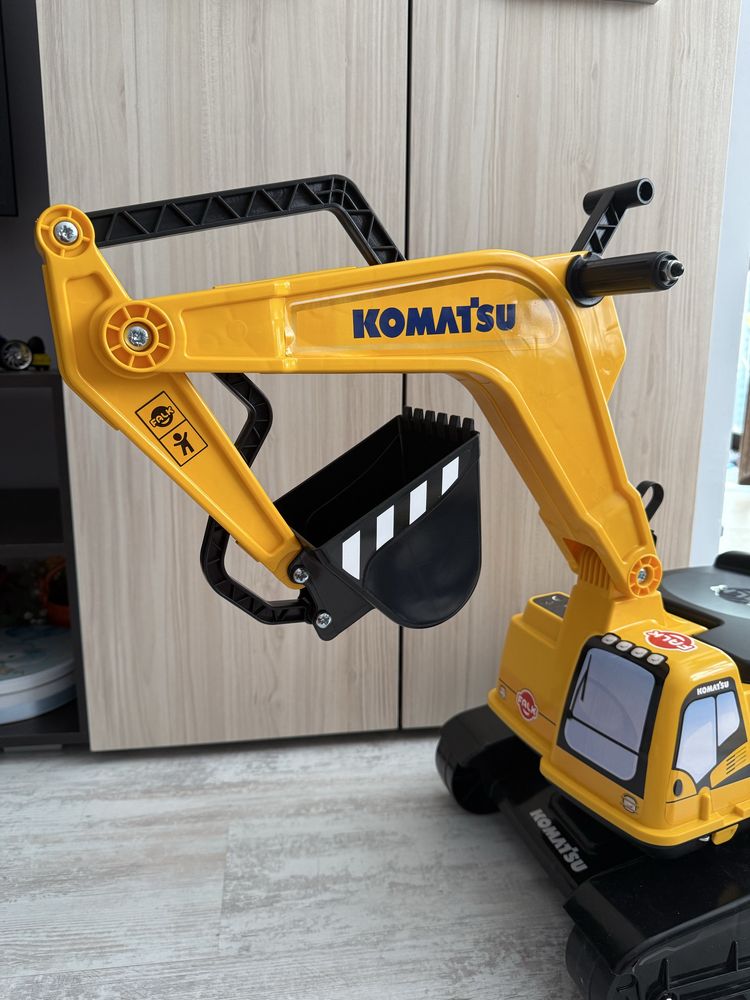 Детски багер за яздене Komatsu Falk