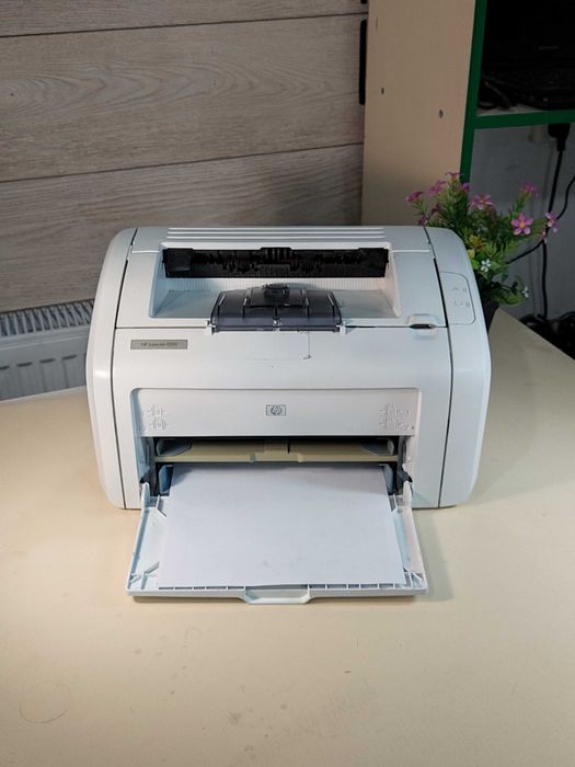 Принтер HP LazerJet 1018 черно белый в Отличном состоянии