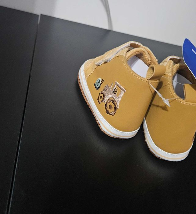 Sneakersi galbeni 7-12 luni
