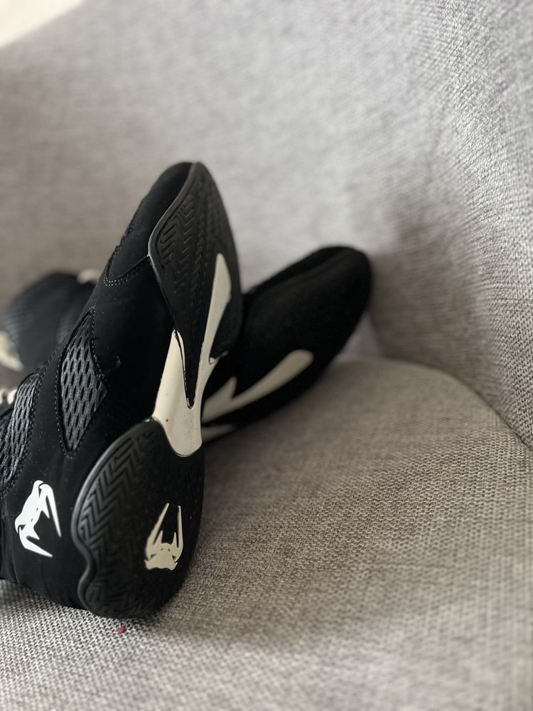 Боксови обувки Venum Contender Black-White като нови