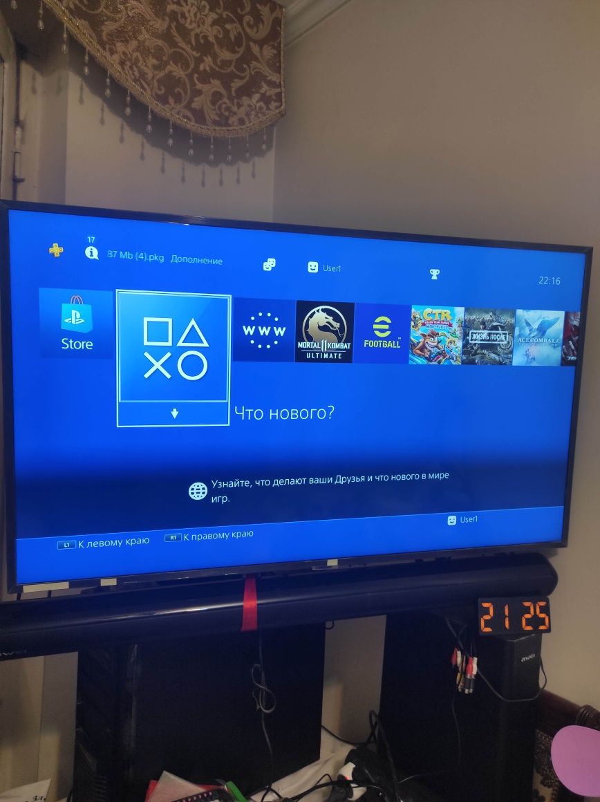 PlayStation 4 slim (9.00.) 1 ter. 2 джойстика, в отличном состоянии с