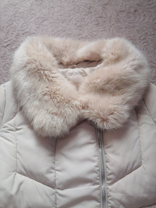 Зимно бежаво яке.