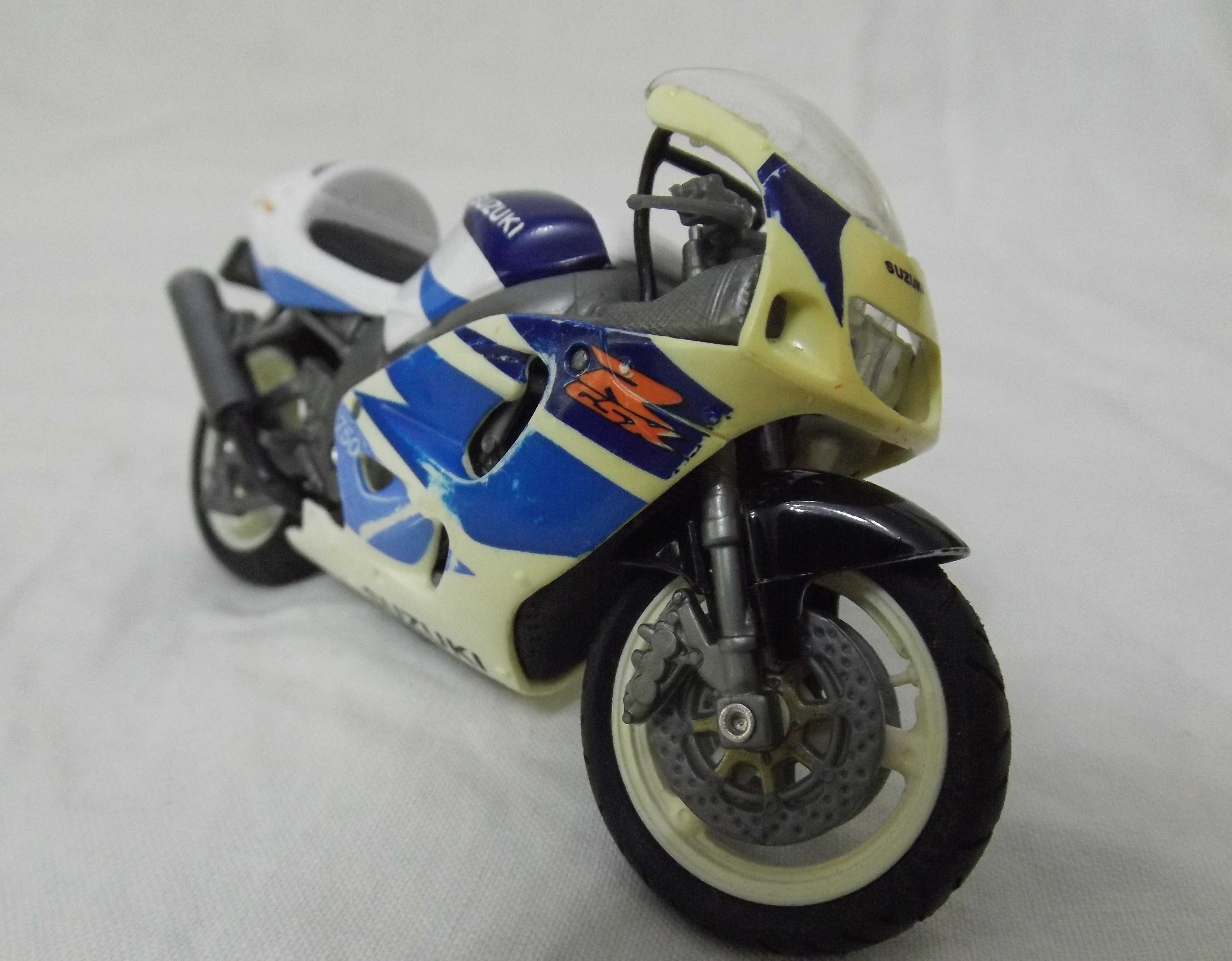 Machete Yamaha R1 Suzuki GSX-R 600 750 Ducati 750 SS