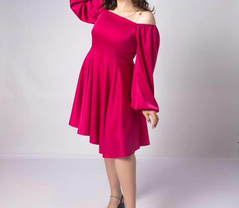 Розовое, нарядное платье