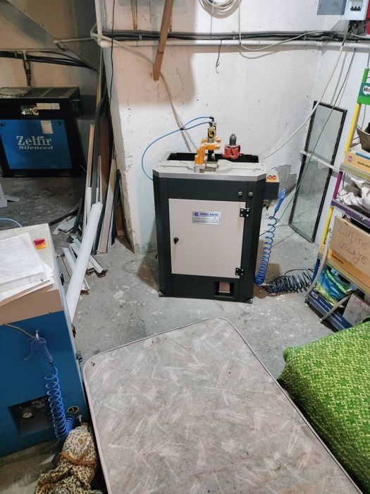Vând utilaje pentru tâmplărie PVC