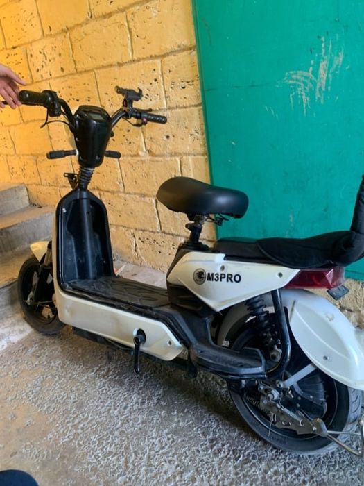 Электроскутер сатылады арзан багада срочнооо