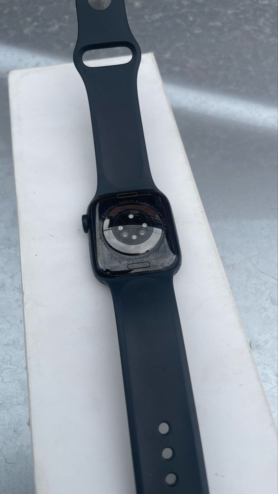 Продам apple watch 9 почти новый с коробкой! 41mm