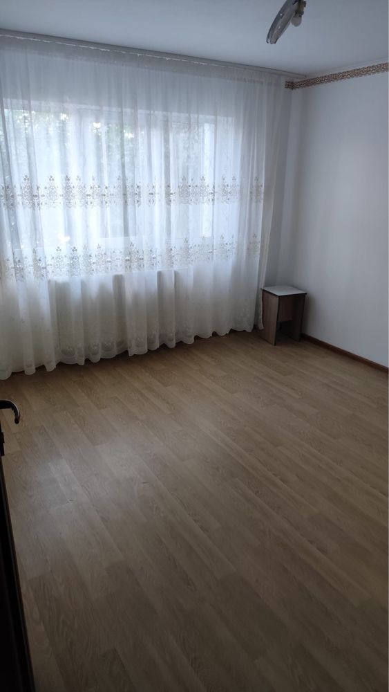 Inchiriez apartament 2 camere nemobilat