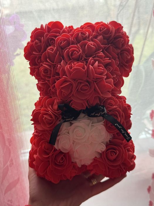 Urs din trandafiri spuma