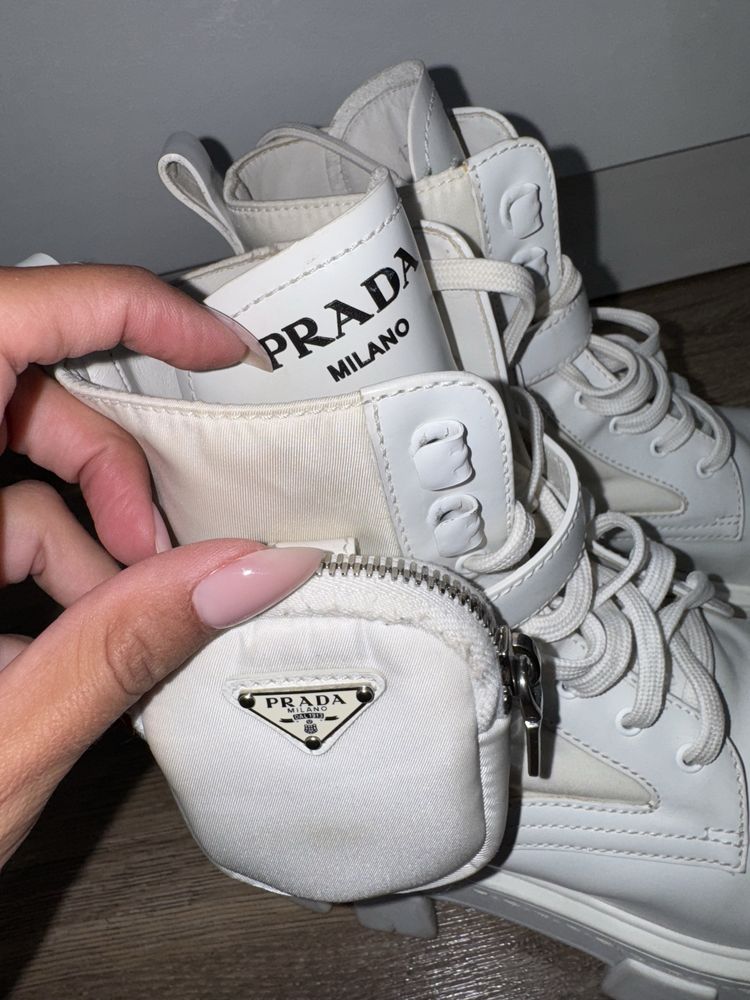 Prada бели боти / кубинки