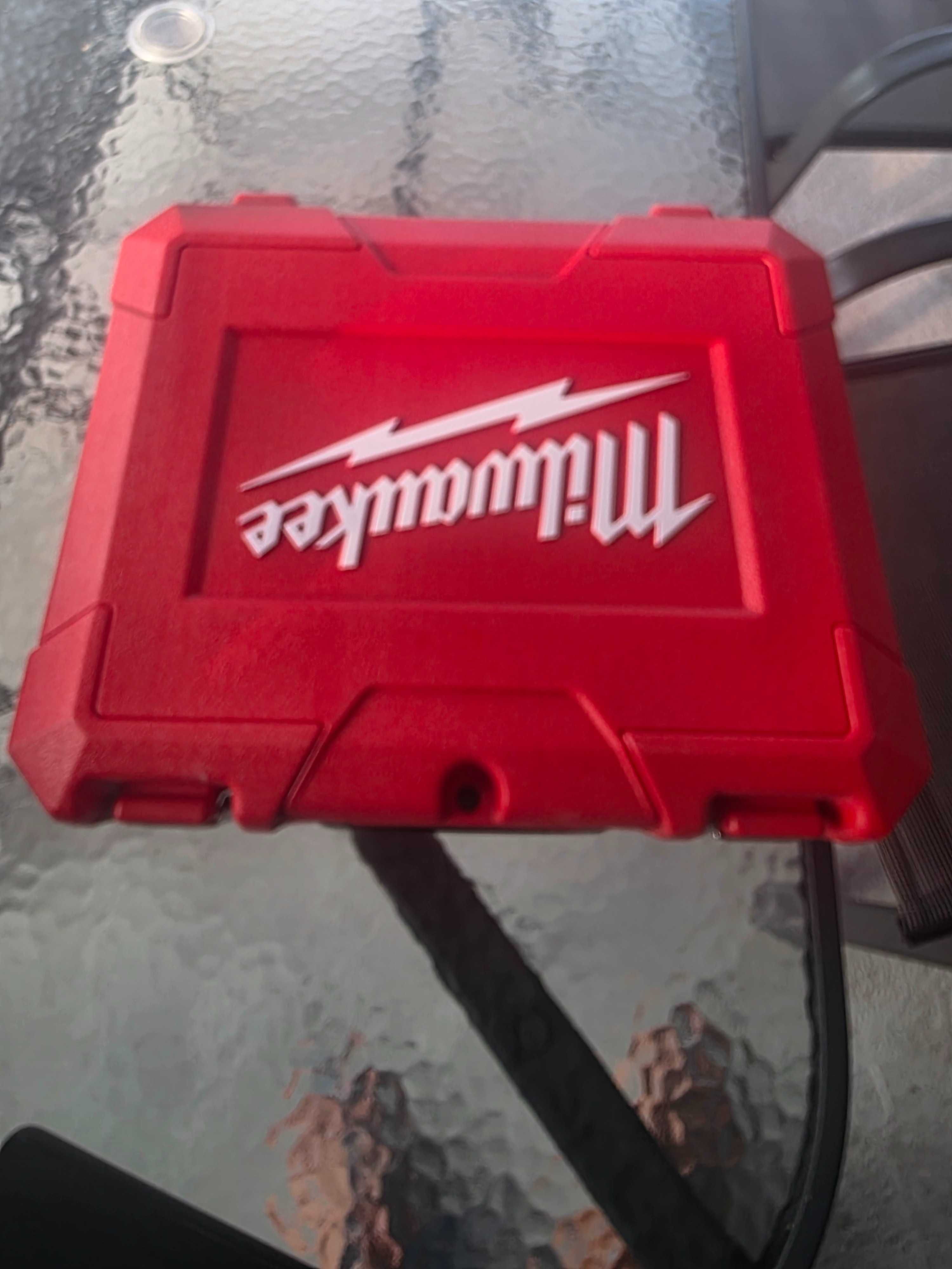 Milwaukee  винтоверт