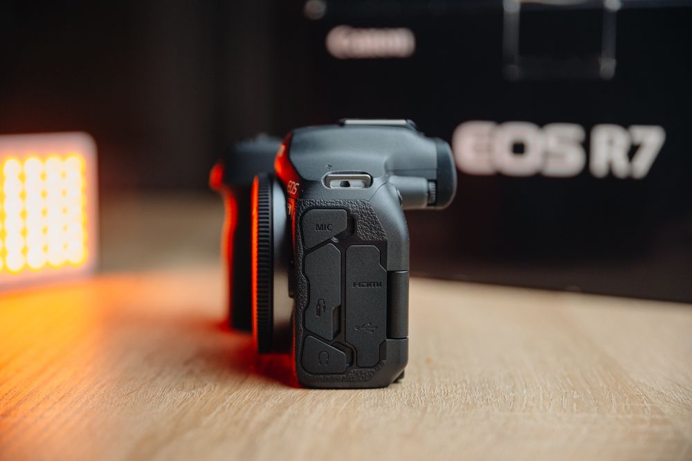 Canon EOS R7 cu garanție 18 luni