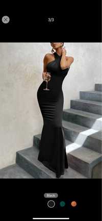 Коктейлна черна рокля с гол гръб