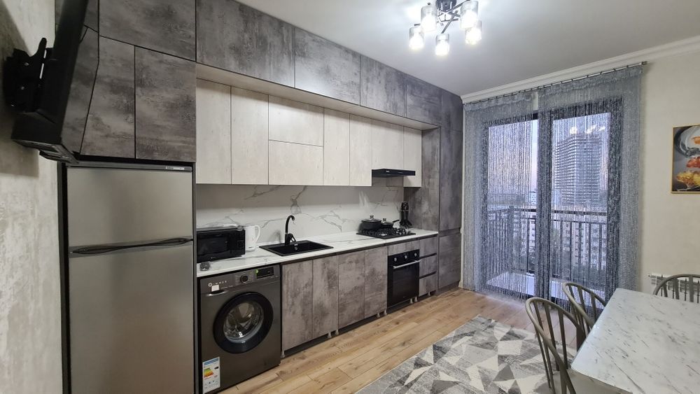 СДАЕТЬСЯ С 1 декабря  МЕСЯЦА..метро .Дружба народов  200 метров..сдает