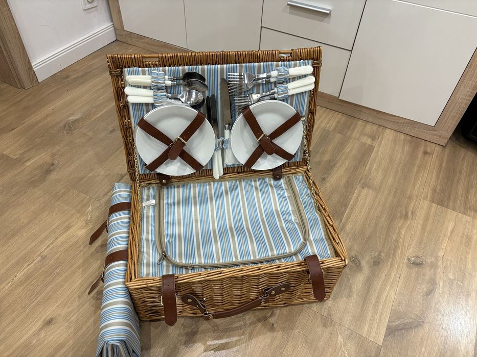 Луксозна кошница за пикник за 4 човека