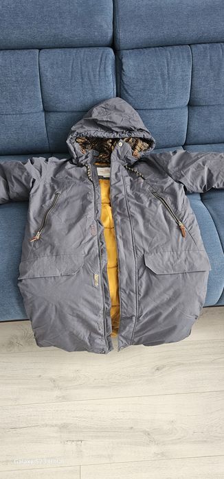 Продаю зимнию куртку подростковую