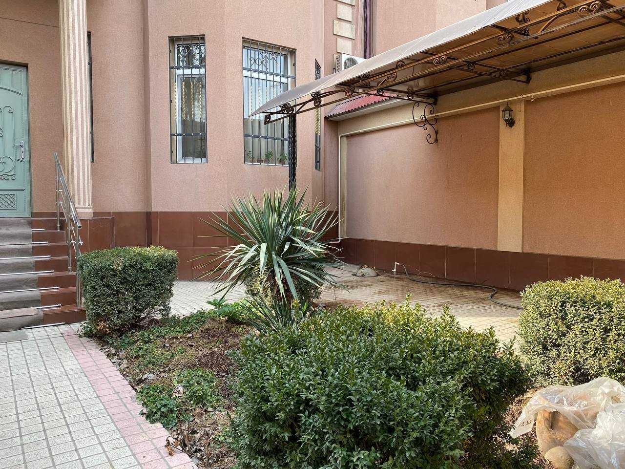 м.Буюк Ипак Йули ул.Никитина дом 2-этажа 200 м² под мини отель 1-линия