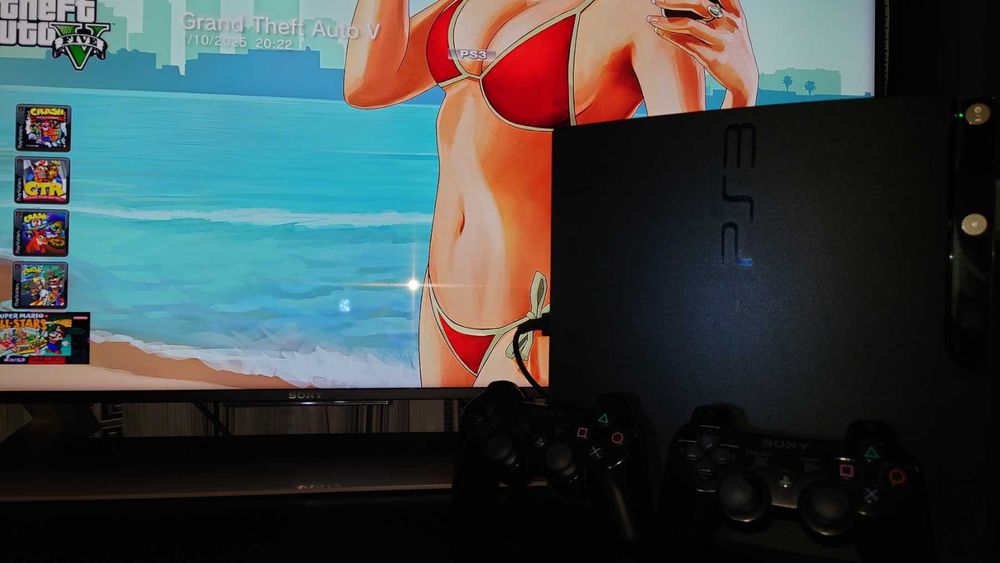 Sony Playstation 3 Slim с много игри и 2 джойстика