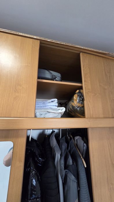 Гардероб трикрилен, плъзгащи врати СПЕШНО