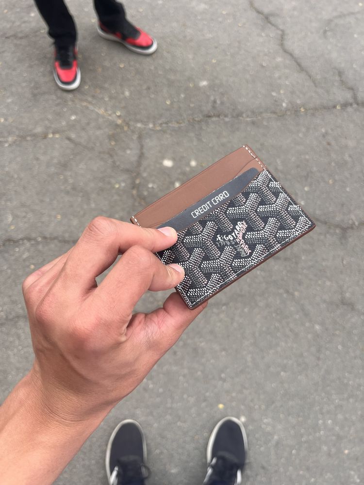 Card holder държач на карти