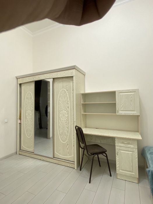 Ofis uchun mebellarni pul ko'chirish yo'li bilan buyurtma bering