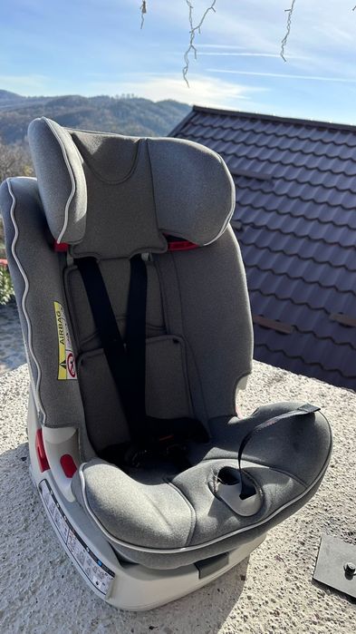 Scaun mașină cu isofix