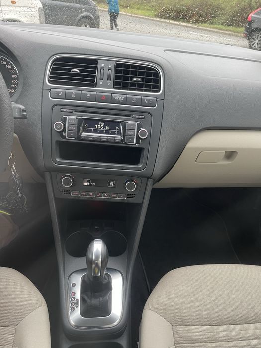 Vind  Wv Polo  cutie automată