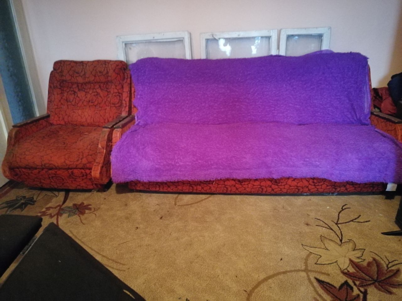 СРОЧНО ПРОДАМ!! Кровать, стенка, педикюрное кресло, диван и два кресла