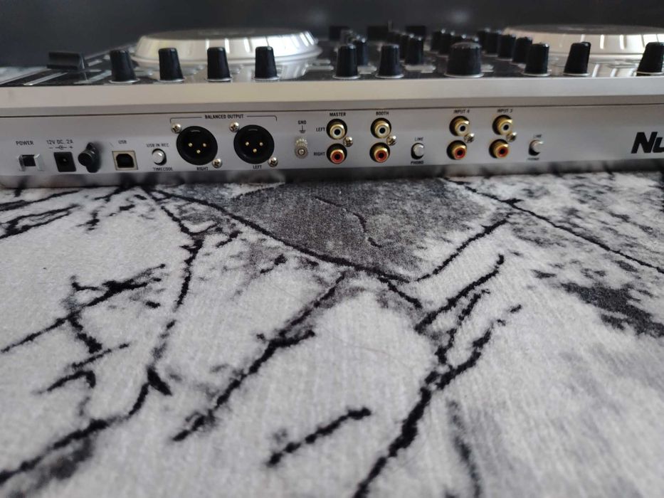 Конзола Numark N4