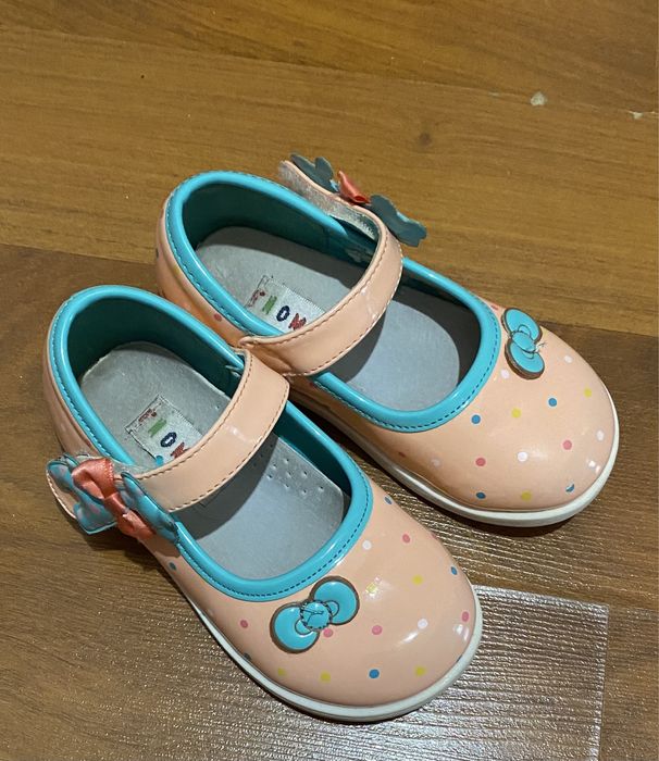 Продам детские туфельки