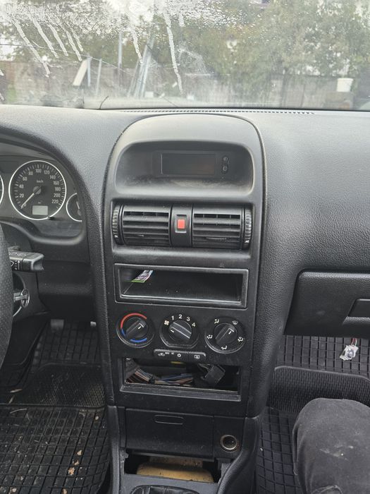 Consola centrala bord Opel Astra G culoare neagra