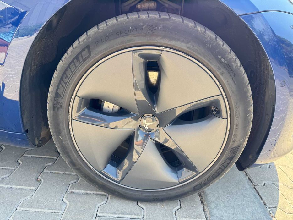 Продавам Tesla M3LR