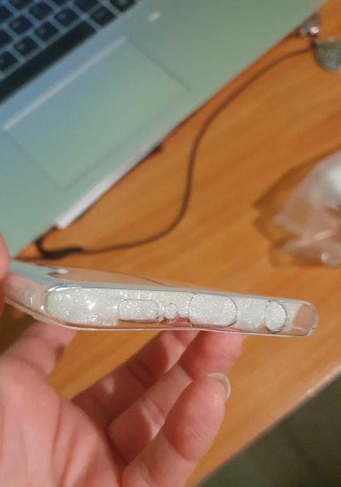 Продавам силиконов кейс за телефон Samsung Galaxy S10 нов